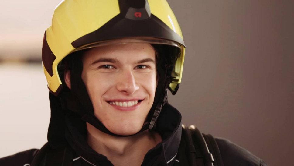 "Making of" Video des Kampagnenshootings: Felix unterstützt die Feuerwehr